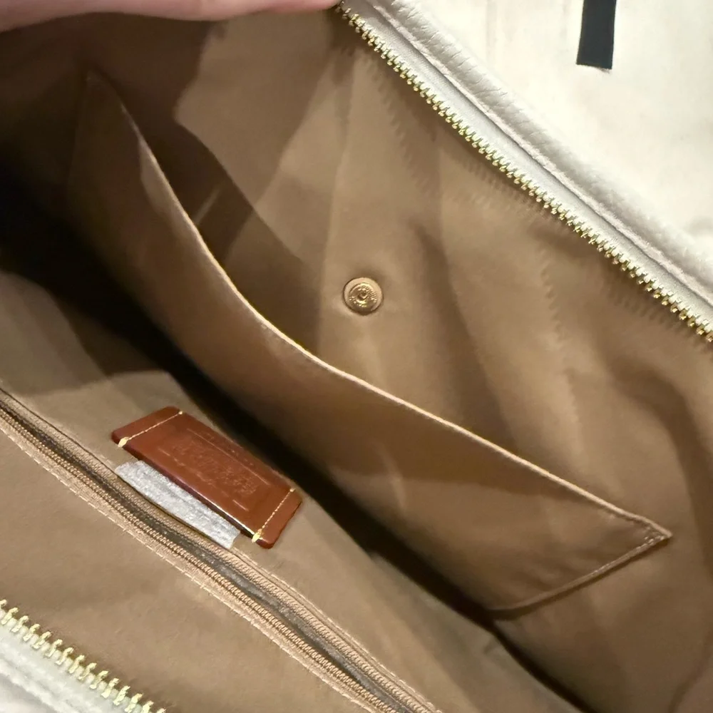 Coach Women's Zippered Leather Bag.2 Detachable Straps Shoulder Bag or Crossbody - Picture 9 of 13